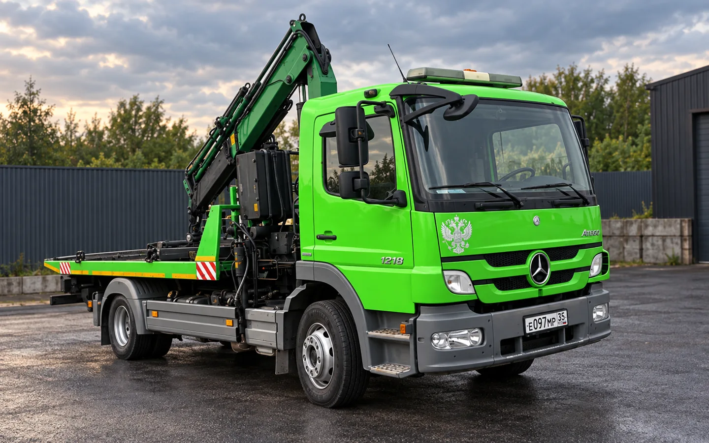 Mercedes-Benz — Эвакуатор с КМУ